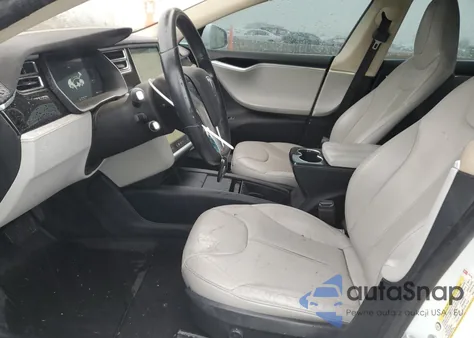 2014 Tesla Model S z USA, uszkodzony, nr VIN 5YJSA1H15EFP56750